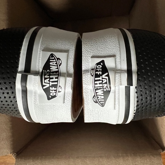 Vans black leather ‘Off The Wall’ slip on sneakers women’s 6.5 NWT - Picture 7 of 15